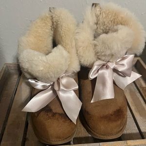 Ugg Gita Bow Mini Boots